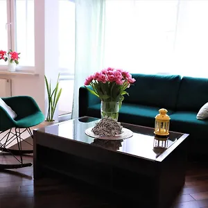 Stylish And Spacious By Cooee Apartment
